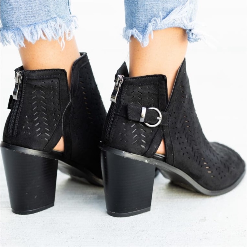 Black buckle open toe fall bootie - Picture 2 of 5